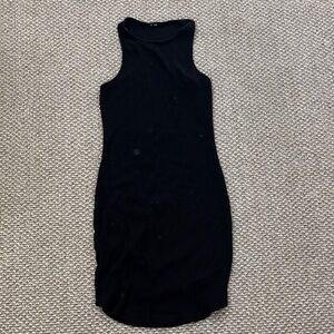 Monrow Elegant Black Midi Dress
